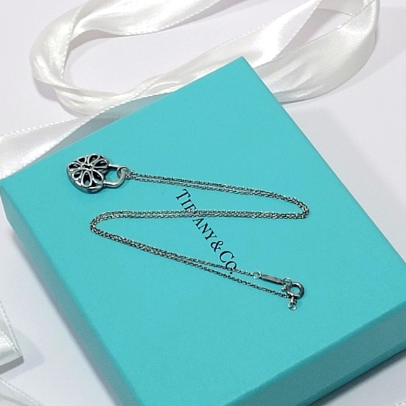 Tiffany &Co Filigree Heart Flower Padlock Pendant/necklace 16" - Picture 6 of 16
